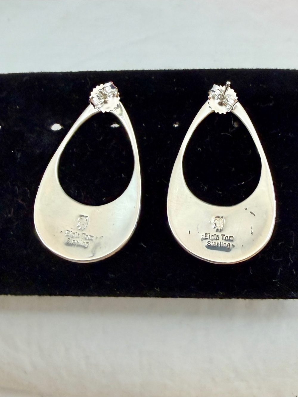 ELGIN TOM Navajo Sterling Silver Etched Carved Geometric Teardrop Stud Earrings - Picture 5 of 13